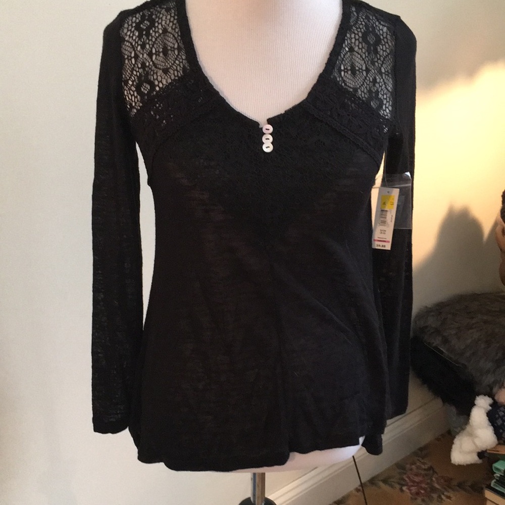 NWT. NOBO Women’s black tunic, lace front